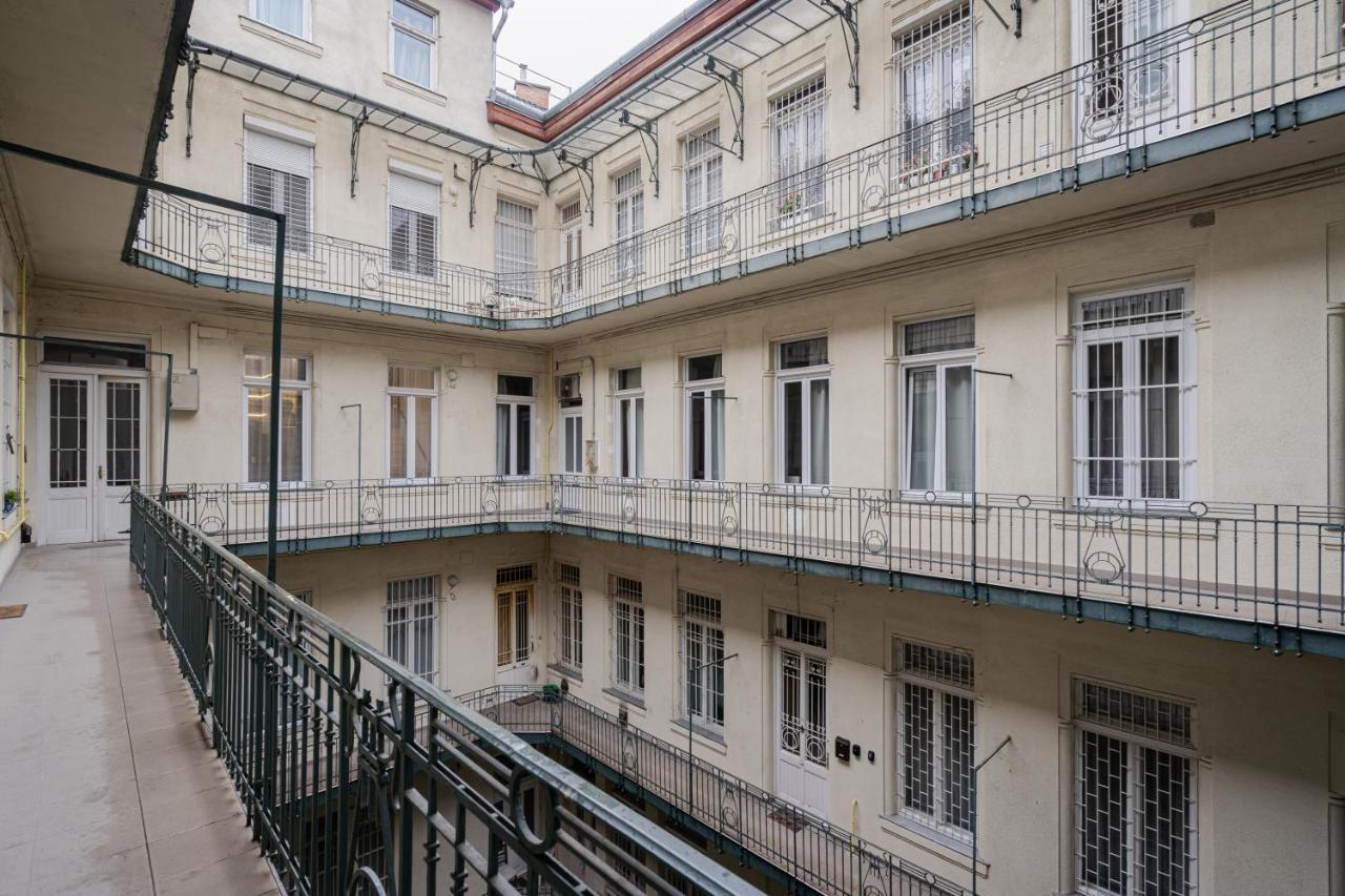 Petite Elegance * Budapeszt